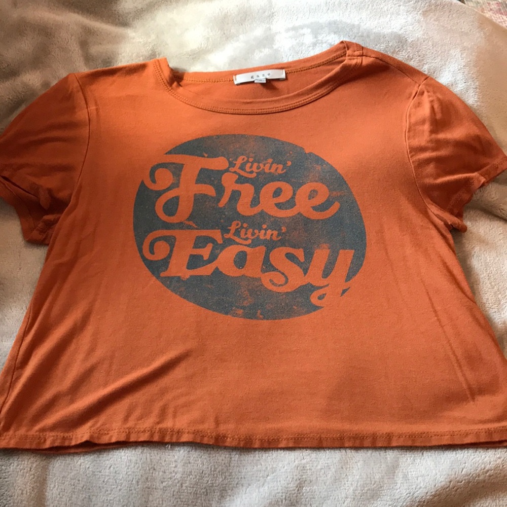 livin’ free livin’ easy top